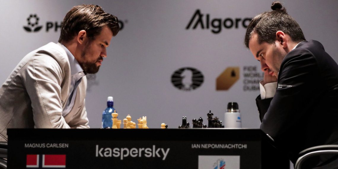 Finale mondiale di scacchi tra Magnus Carlsen e Ian Nepomniachtchi