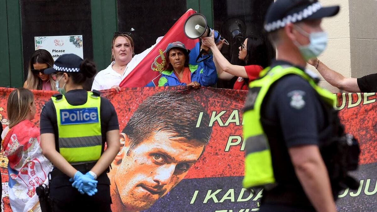 Proteste a Melbourne, in Australia, pro Djokovic