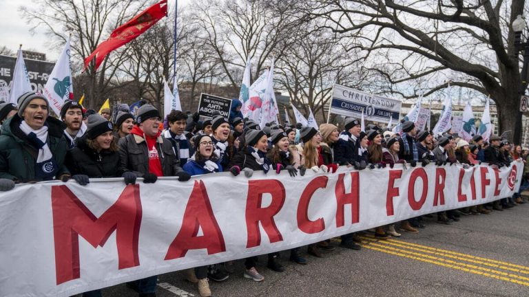 In marcia contro l’aborto, aspettando la Corte Suprema