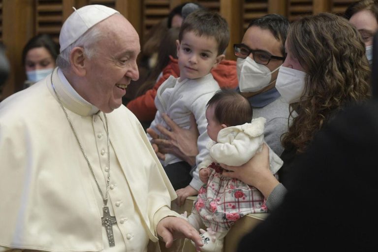 Difendiamo papa Francesco dai “gattolici”