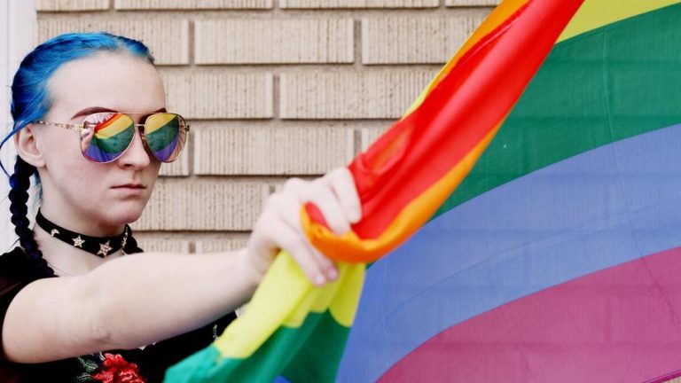 I medici frenano sugli ormoni ai ragazzi transgender