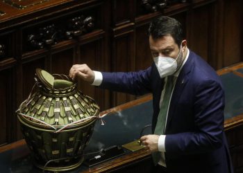 Il leader della Lega, Matteo Salvini, durante il voto per eleggere il Capo dello Stato (foto Ansa)