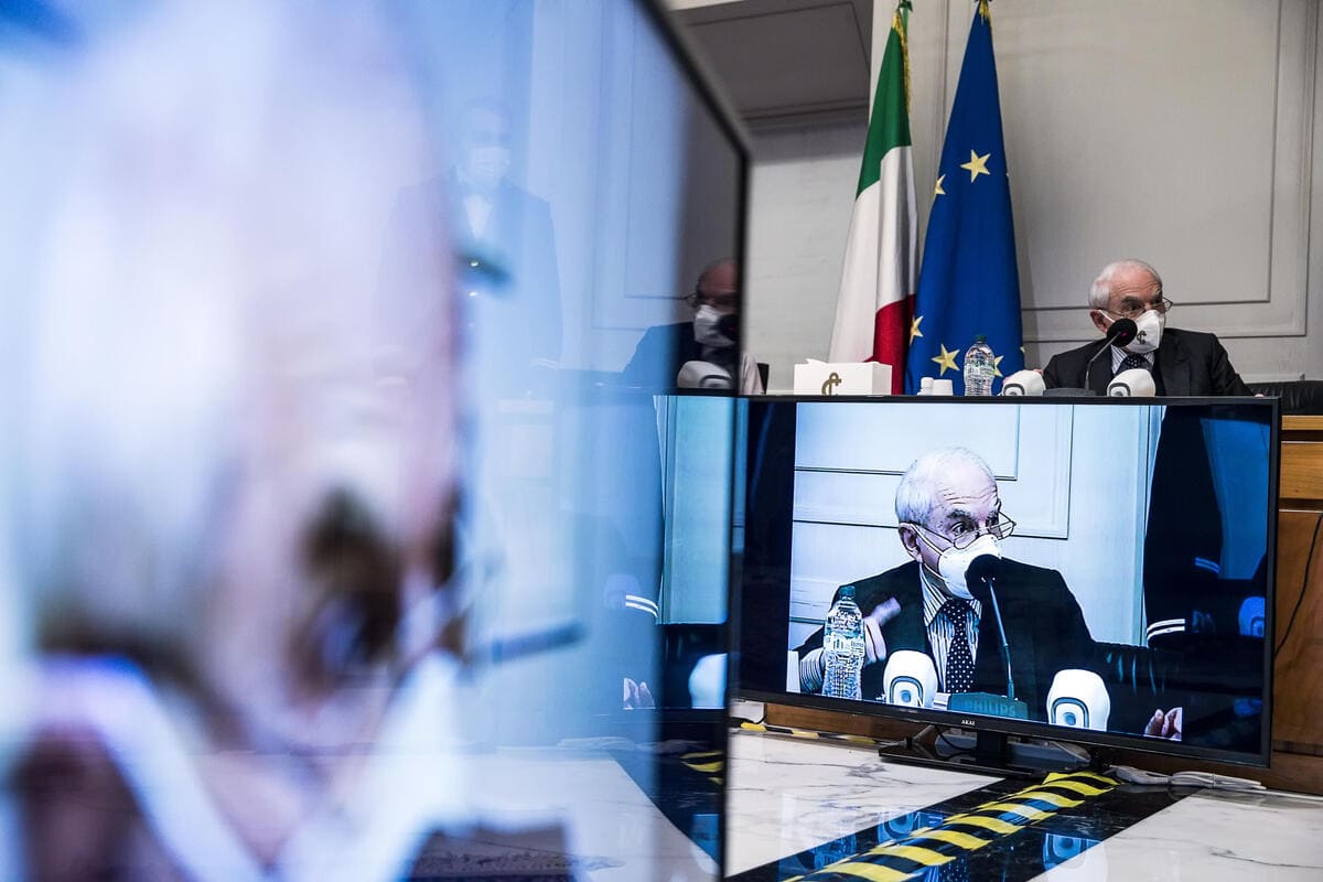 Il presidente della Corte Costituzionale Giuliano Amato durante la conferenza stampa sui referendum