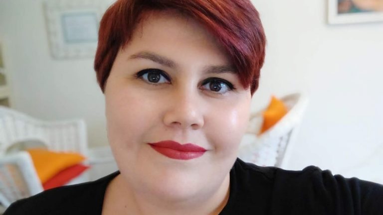 Psicologa (di sinistra e femminista) accusata dai trans di “terapie di conversione”