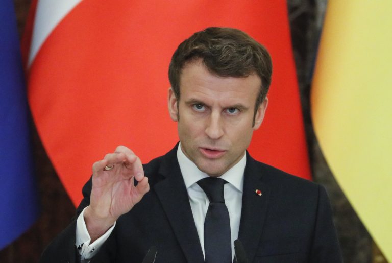Macron non è ancora candidato. Così può abusare meglio dell’Eliseo per fini elettorali