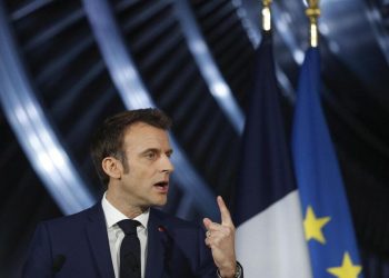Emmanuel Macron presenta in Francia il piano per il nucleare