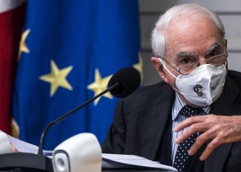 Il presidente della Corte Costituzionale Giuliano Amato durante la conferenza stampa sui referendum, presso il Palazzo della Consulta