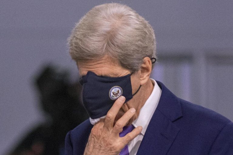 Scoppia la guerra in Ucraina, Kerry si preoccupa per le emissioni