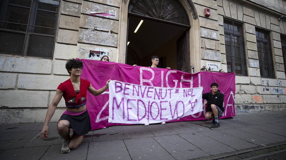 La protesta degli studenti del liceo Righi di Roma 