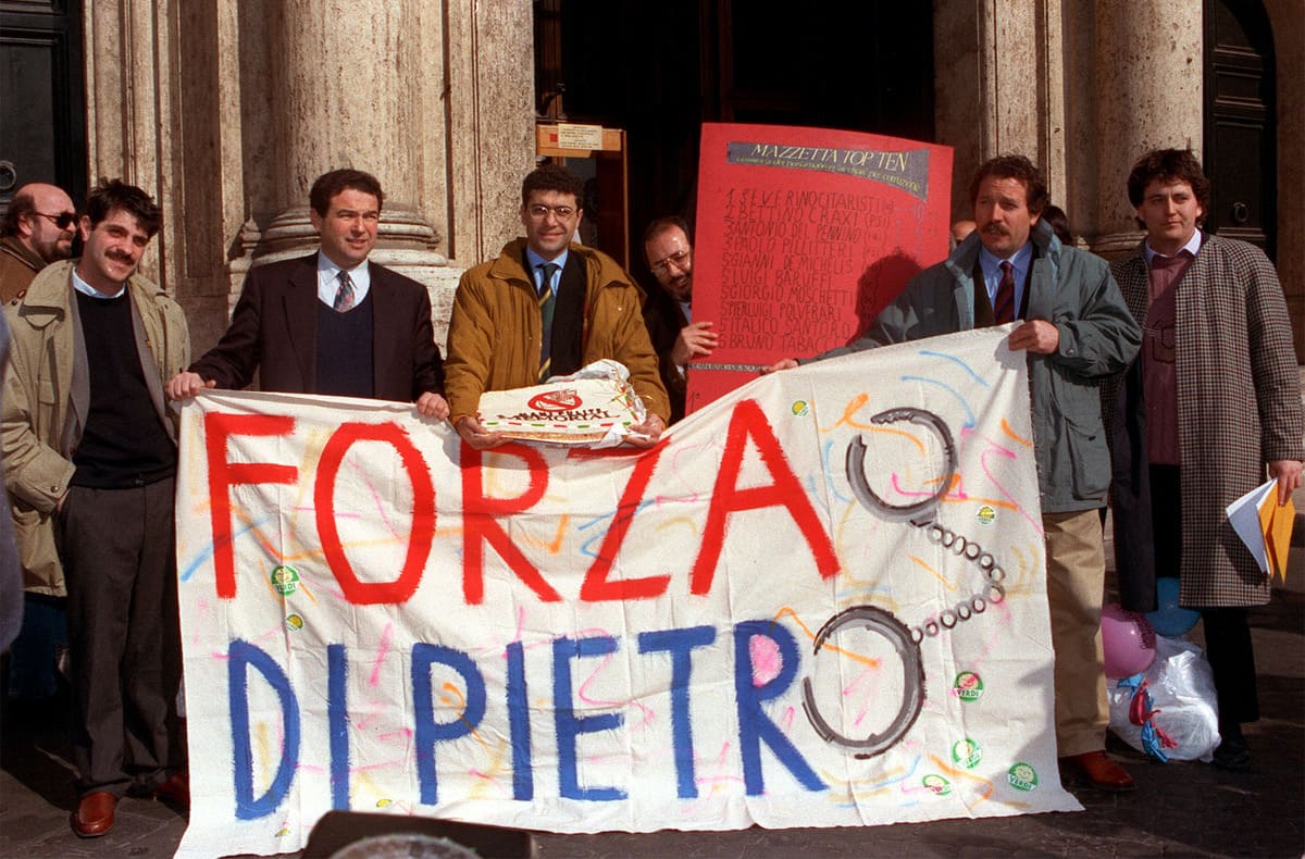 Un momento di una manifestazione dei Verdi su Mani Pulite, 17 febbraio 1993 