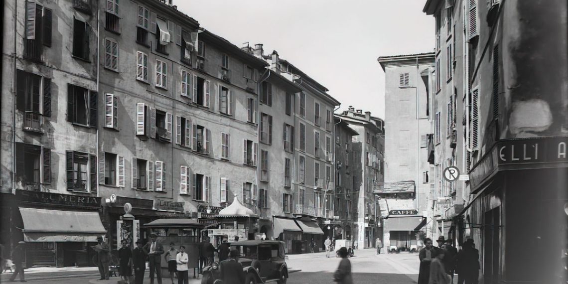 Foto storica dello slargo Bottonuto a Milano