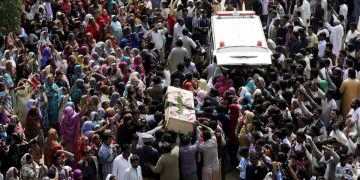 I funerali delle vittime dell'attentato alle chiese di Lahore in Pakistan nel 2015