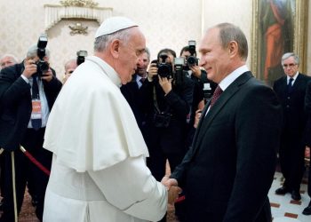 Un momento dell'incontro tra Papa Francesco e Vladimir Putin il 25 novembre 2013 in Vaticano