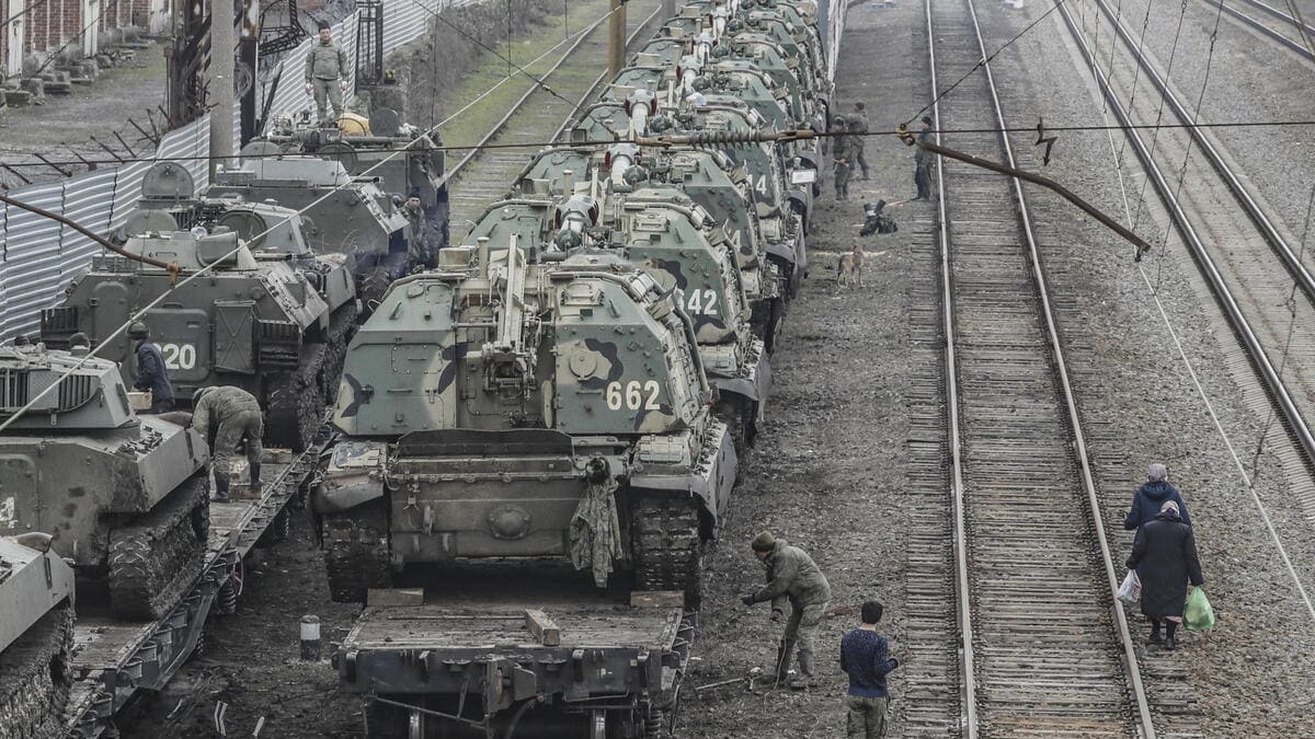 Carri armati pronti a entrare in Ucraina dalla Russia