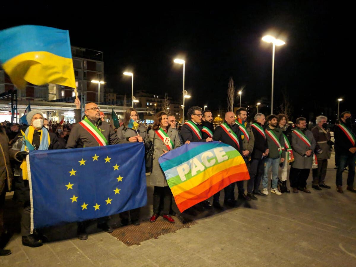 manifestano a Scandicci (Firenze) per chiedere la pace in Ucraina, 24 febbraio 2022.