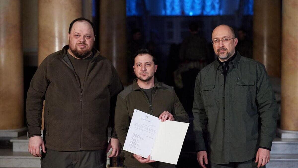 Il presidente dell'Ucraina, Zelensky, chiede l'ingresso del suo paese nell'Ue dopo l'invasione della Russia