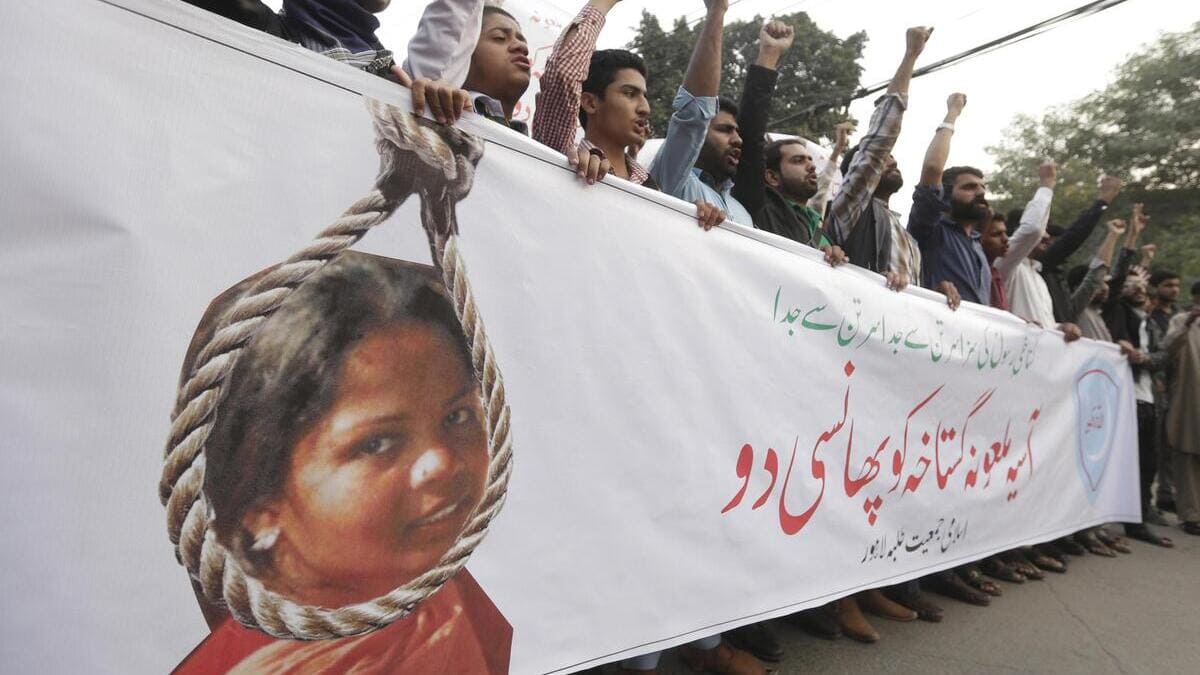 Blasfemia, migliaia di persone hanno messo a ferro e fuoco il Pakistan dopo l'assoluzione di Asia Bibi