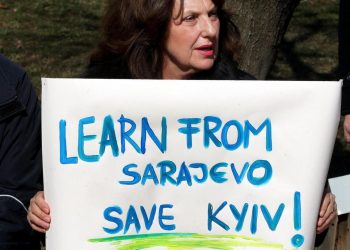 Manifestazione a Sarajevo, capitale della Bosnia ed Erzegovina, a favore dell'Ucraina