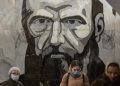 Un murale con il volto di Fedor Dostoevskij