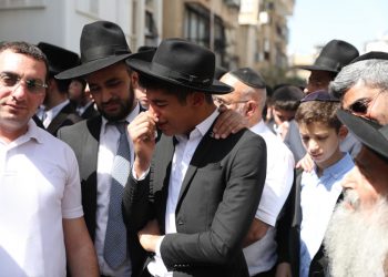 Il funerale di una delle vittime dell’attentato terroristico del 29 marzo a Bnei Brak, Israele