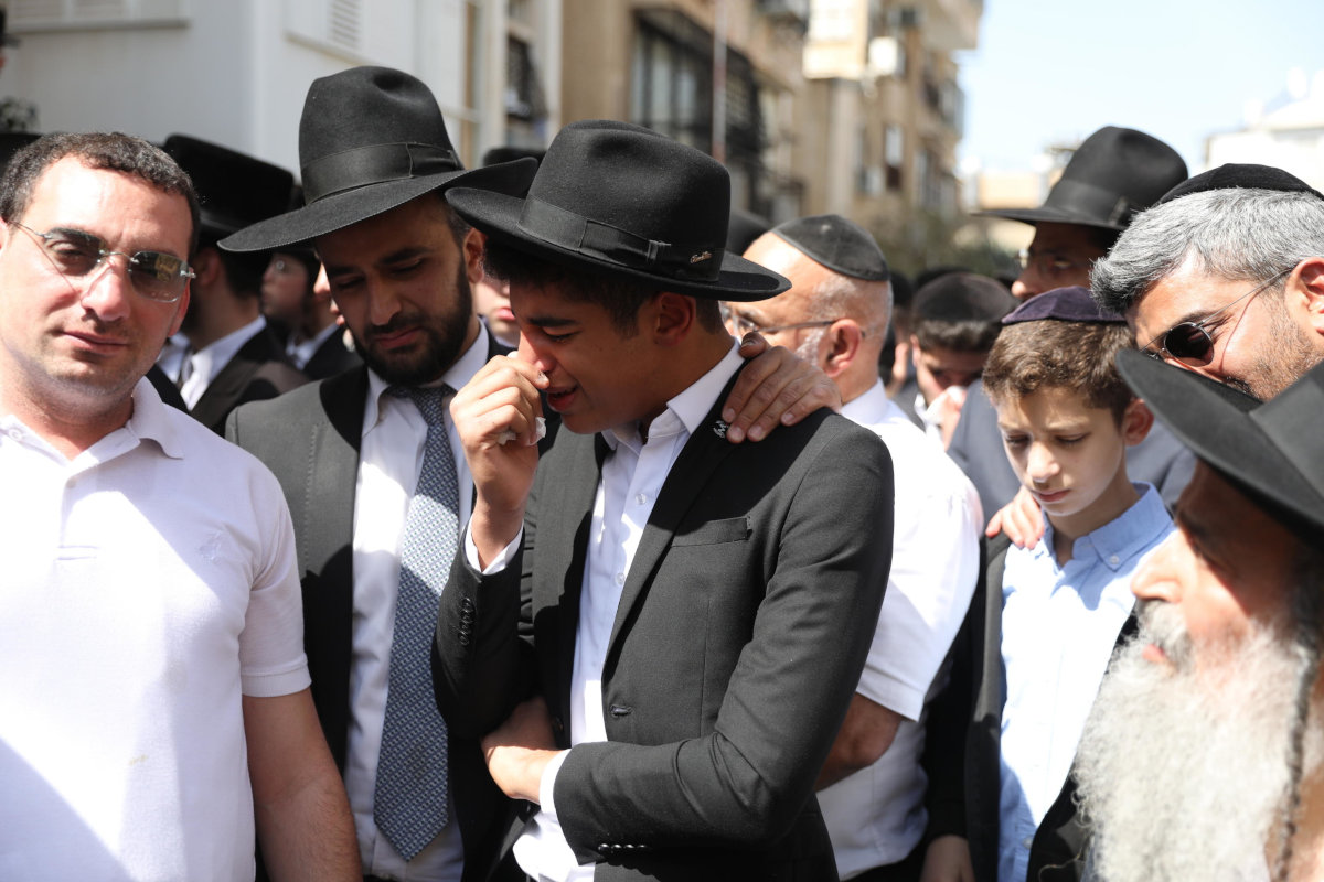 Il funerale di una delle vittime dell’attentato terroristico del 29 marzo a Bnei Brak, Israele