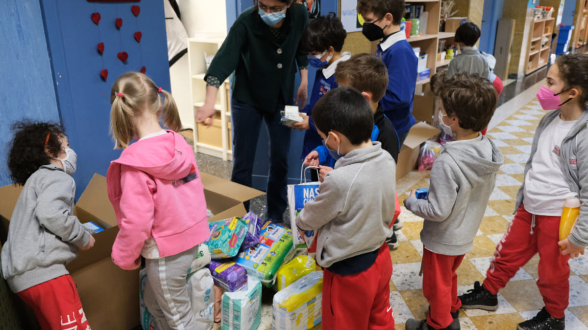 La raccolta per l’Ucraina nelle scuole della Fondazione Grossman