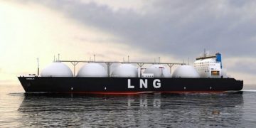Una nave degli Stati Uniti trasporta gas naturale liquido