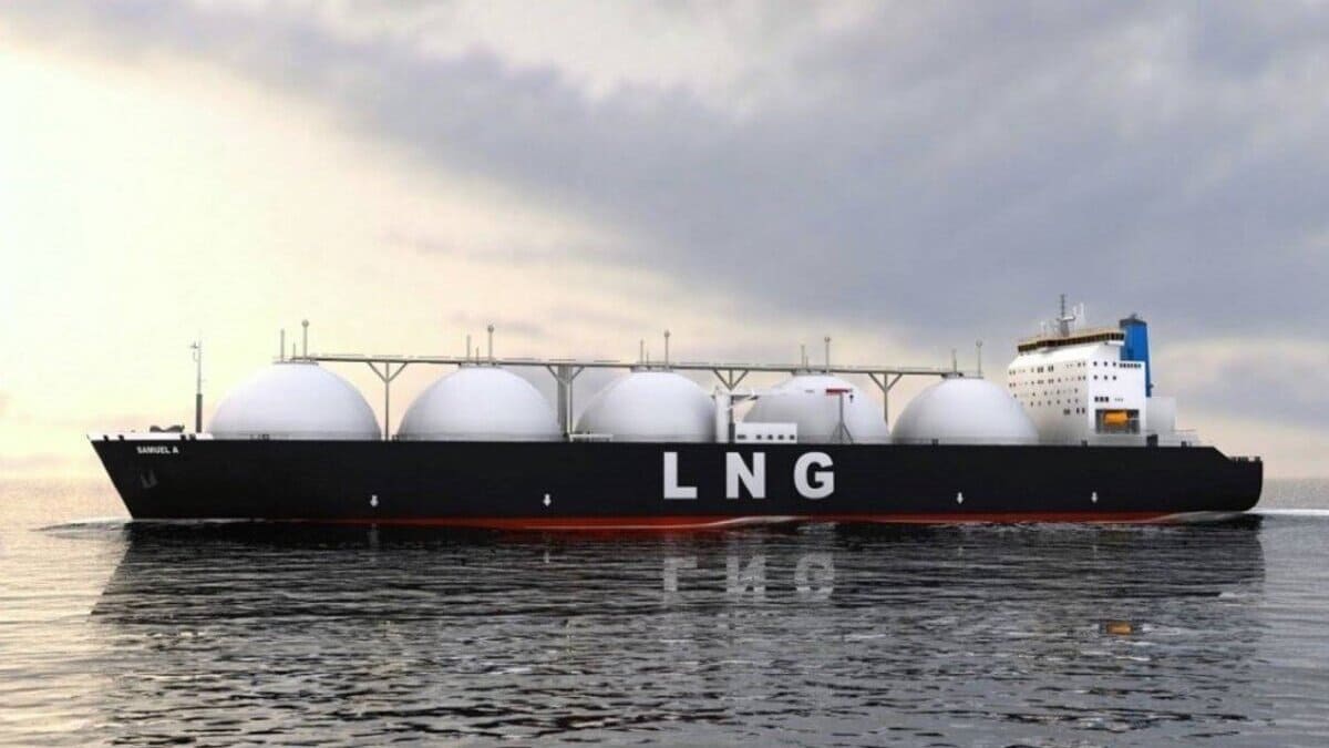 Una nave degli Stati Uniti trasporta gas naturale liquido