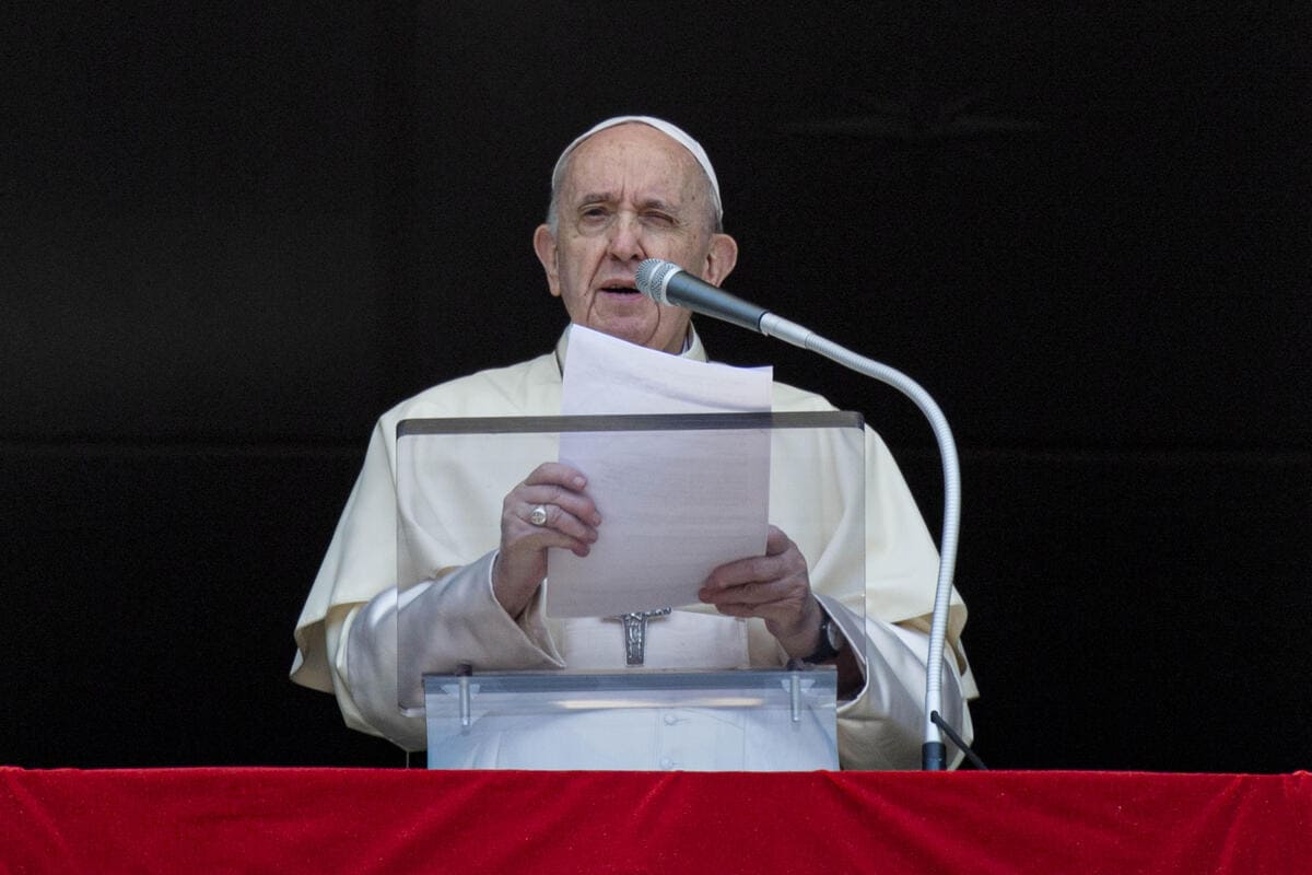 papa Francesco durante l'Angelus, agosto 2021