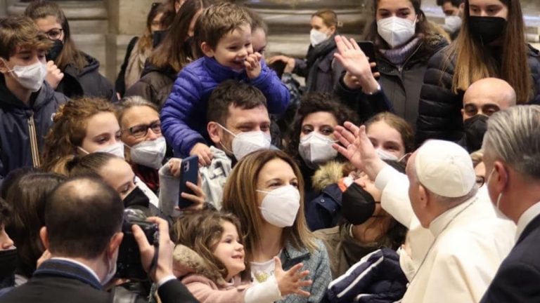 Stupiti e grati, non stupidi. Il popolo della Zolla dal Papa