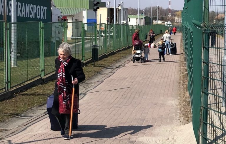 Due milioni di ucraini in Polonia. «Aspettiamo l’aiuto dell’Ue»