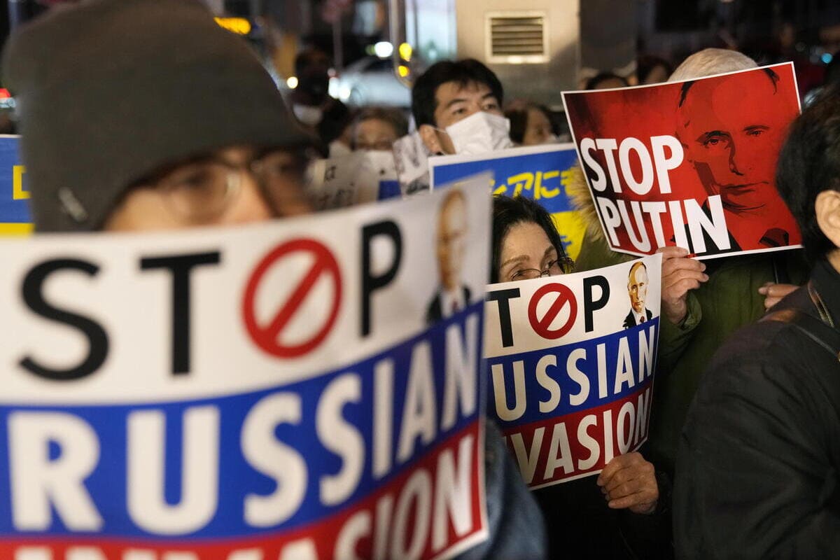 Proteste a Tokyo contro Putin e la guerra in Ucraina