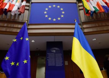 Bandiera ucraina al Parlamento europeo