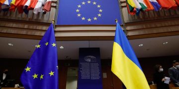 Bandiera ucraina al Parlamento europeo