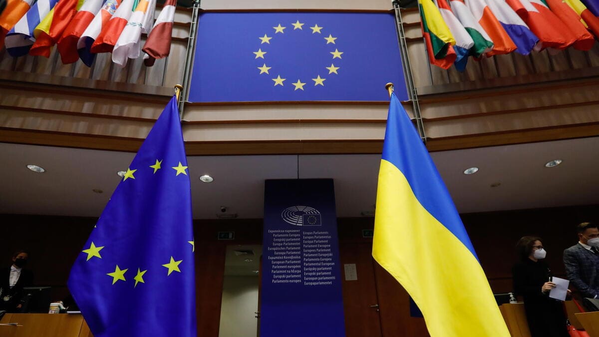 Bandiera ucraina al Parlamento europeo