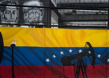 Murale con bandiera del Venezuela e petrolio