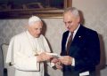 Papa Benedetto XVI con Marcello Pera, Vaticano, 4 marzo 2006