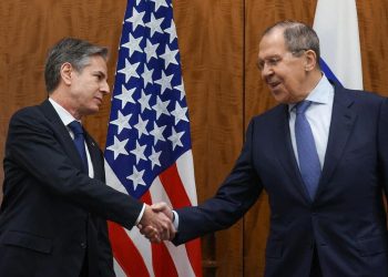 Il segretario di Stato americano Antony Blinken con il ministro degli Esteri russo Sergei Lavrov,  Ginevra 21 gennaio 2022