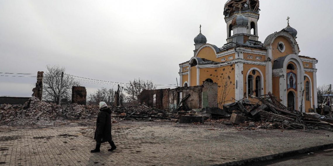 Una chiesa ortodossa a Malyn, Ucraina, danneggiata dai bombardamenti russi