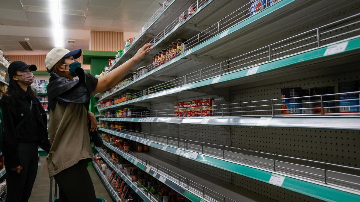 Corsa a svuotare i supermercati a Pechino, capitale della Cina, per paura del lockdown