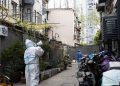 Un quartiere di Shanghai, in Cina, viene avvisato dell'obbligo di effettuare subito test per il Covid