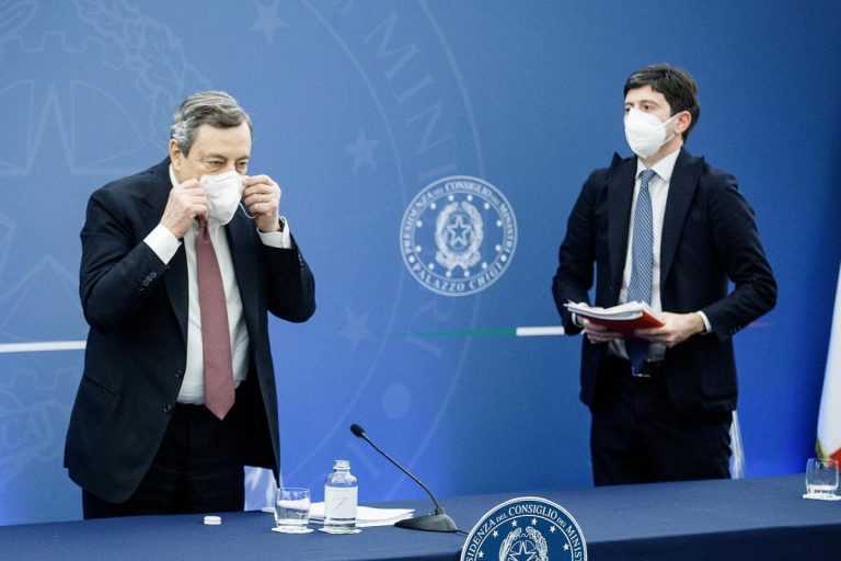 È ora che il governo abbia il coraggio di dire che la pandemia è finita