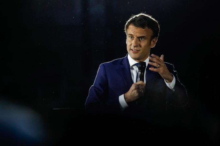 Anche un pezzo dell’establishment non ne può più della sterile arroganza di Macron