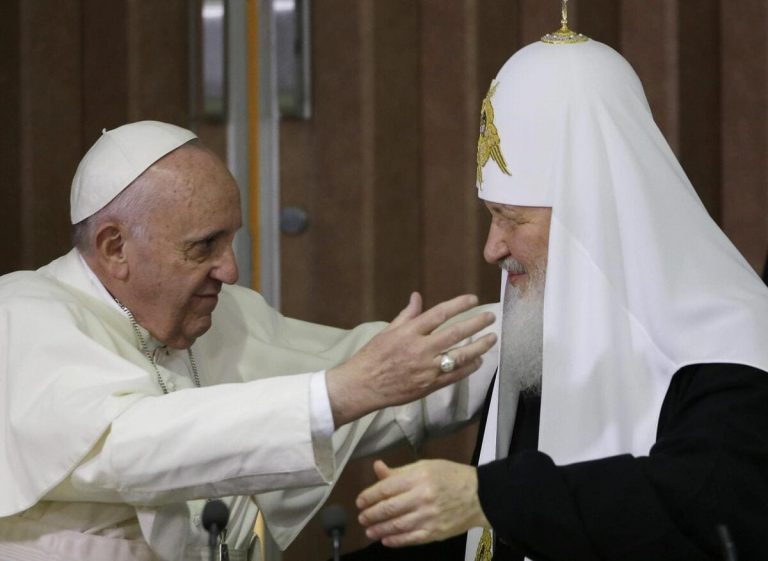 Kirill ha bisogno di papa Francesco per uscire dall’angolo