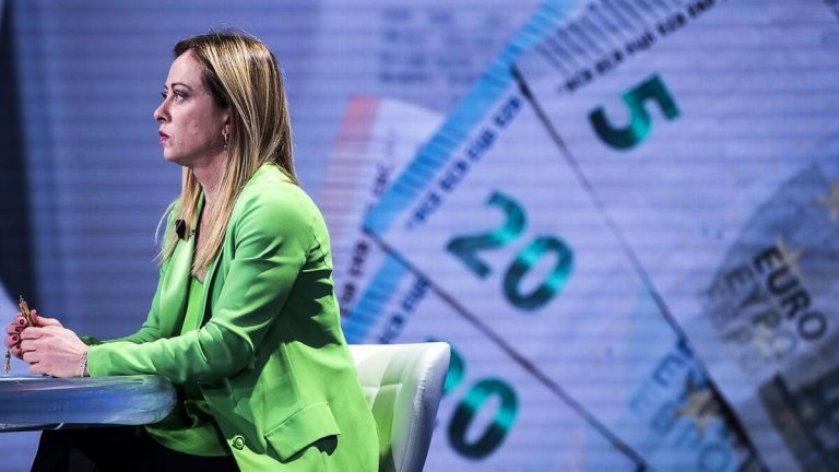 Utero in affitto, da quando denunciare la donna-cosa è ossessione della destra?