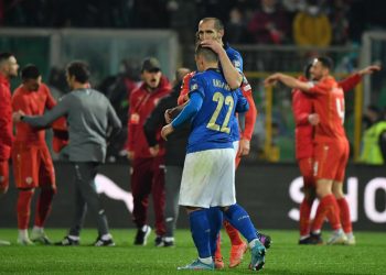 Giorgio Chiellini e Giacomo Raspadori