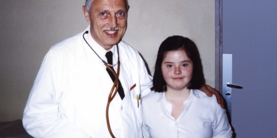 Jérôme Lejeune con una giovane paziente