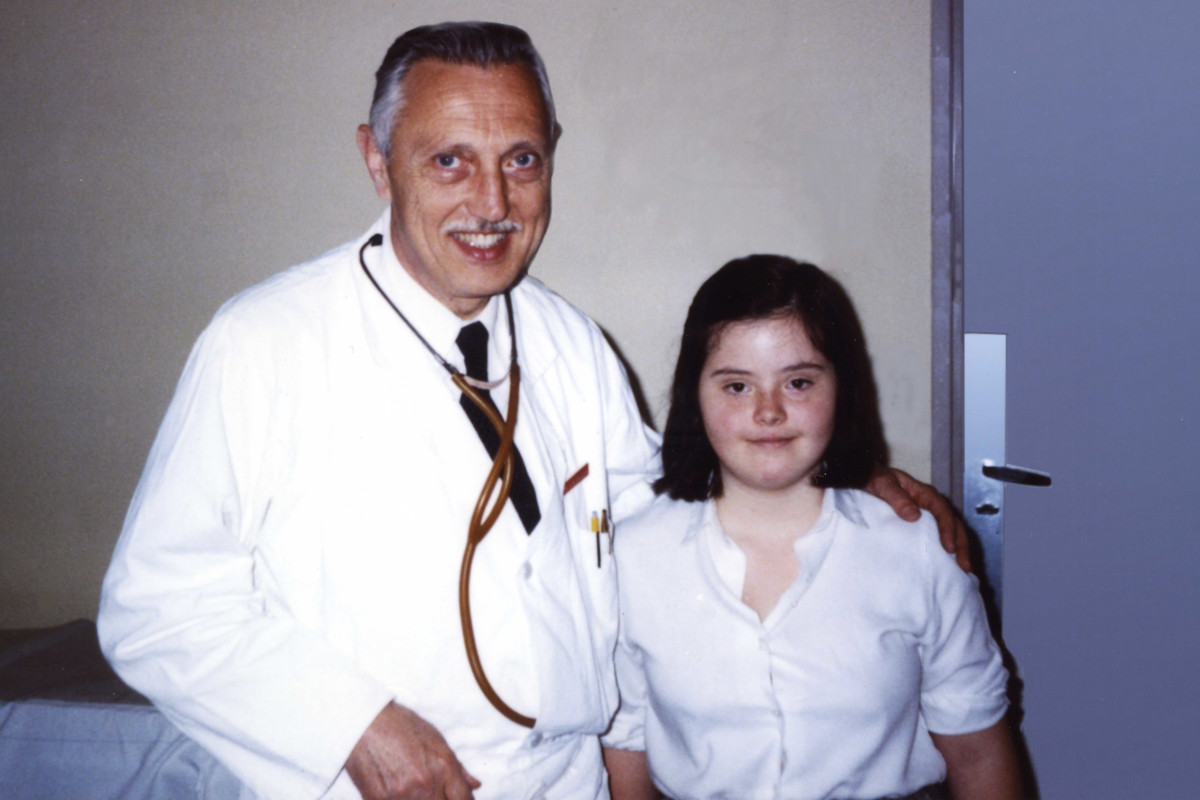 Jérôme Lejeune con una giovane paziente