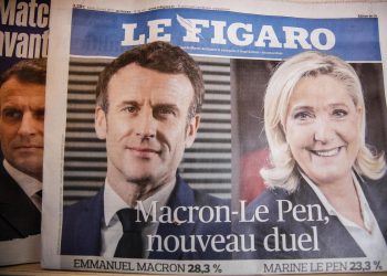 Emmanuel Macron e Marine Le Pen sulla prima pagina del Figaro dopo l'esito del primo turno delle presidenziali francesi, 11 aprile 2022