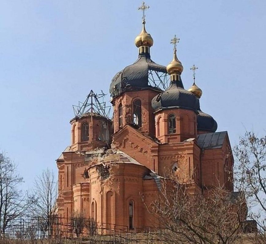 La cattedrale di San Michele distrutta a Mariupol
